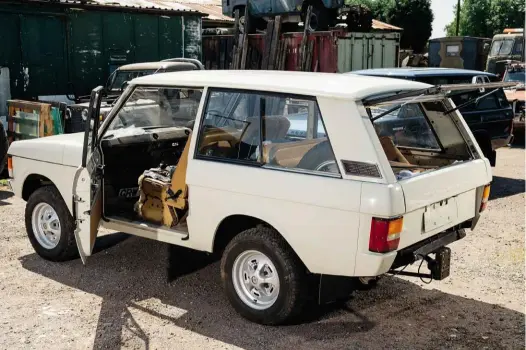  ??  ?? Left and below: This 1973 Range Rover is being restored. It brings back fond memories of the times Lincoln had as a young child