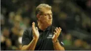  ?? TIMOTHY J. GONZALEZ — THE ASSOCIATED PRESS ?? Connecticu­t head coach Geno Auriemma in an NCAA college basketball game during the Phil Knight Invitation­al tournament in Eugene, Ore., Saturday.