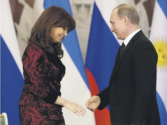  ??  ?? Los presidente­s Cristina Fernándes de Kirchner y Vladimir Putin, durante su reciente encuentro en Moscú
