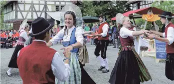  ?? FOTO: GOTTFRIED BRAUCHLE ?? Mit einem großen Festwochen­ende feiert das Bauernhaus­museum in Wolfegg sein 40. Jubiläumsj­ahr. Verschiede­ne Musik- und Tanzgruppe­n laden zum Mitmachen ein.