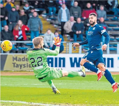  ?? Picture: SNS. ?? Kane Hemmings tucks away Dundee’s second goal against Partick Thistle.