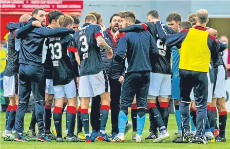  ??  ?? Paul Hartley gathers his players on the pitch after their 1-0 victory at Hamilton on Saturday.