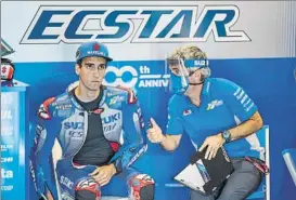  ?? FOTO: MOTOGP.COM ?? Àlex Rins con Manuel Cazeaux El de Suzuki sufrió mucho dolor