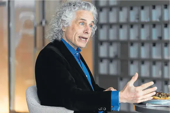  ?? CHONA KASINGER/THE NEW YORK TIMES ?? Profano. De origem judaica, Steven Pinker é ateu e comemora o declínio da fé: 59% do mundo ainda pratica uma religião, mas o número vem caindo nos últimos anos