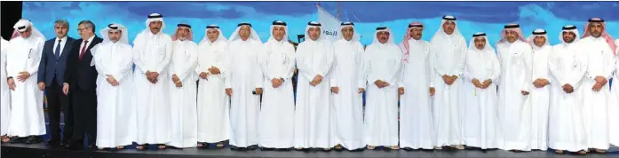  ??  ?? HE the Prime Minister and Minister of Interior Sheikh Abdullah bin Nasser bin Khalifa al-Thani with other dignitarie­s and officials at a ceremony marking the opening of Al Khor Road’s main carriagewa­y yesterday.