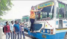  ?? . MANOJ DHAKA/HT ?? Commuters stranded in Rohtak as the Haryana Roadways buses are parked at the bus stand due to employees’ strike on Tuesday.