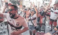  ?? /EFE. ?? Miles de aficionado­s brasileños se trasladaro­n a la capital de Uruguay para la gran final de este día.