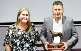  ?? Picture: JC Photograph­ics ?? TOP HONOUR. Natalie Turner, Chief Executive Officer of the Racehorse Owners Associatio­n, presents the award for Horse Of The Season for Rain In Holland to trainer Sean Tarry at the 2022 Highveld Feature Season Awards ceremony on Saturday night.