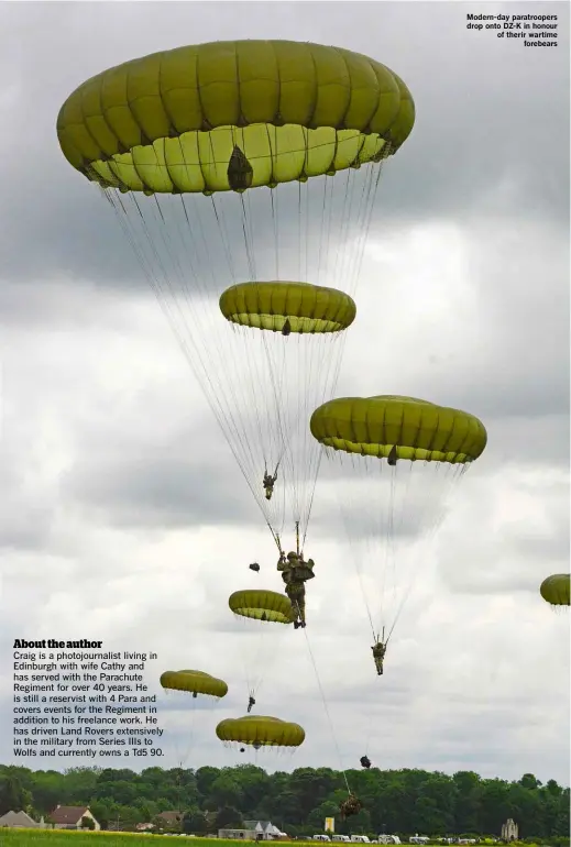  ??  ?? Modern-day paratroope­rs drop onto DZ-K in honour of therir wartime forebears