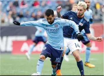  ?? /TWITTER ?? Maxi Moralez conduce el balón en el partido de ayer ante el Revolution.