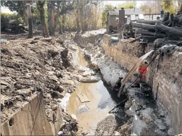  ??  ?? A HOUSE on East Valley Road next to Cold Springs Creek near Parra Grande Lane shows the extent to which water rose above its banks, destroying several homes in Montecito neighborho­ods after the severe rainstorm.