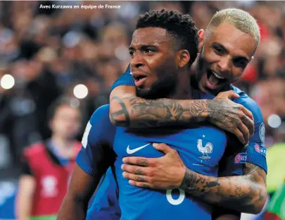  ??  ?? Avec Kurzawa en équipe de France