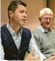  ?? Foto: Siegert ?? Stefan Schaidnage­l ist nicht mehr Sport‰ direktor des DEB. Rechts Verbandspr­äsi‰ dent Franz Reindl.