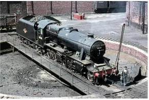  ?? JIM R. CARTER/ RAIL PHOTOPRINT­S ?? Left: Stanier ‘8F’ 2‑8‑0 No. 48158 takes a spin on Patricroft’s turntable in this undated early 1960s view.