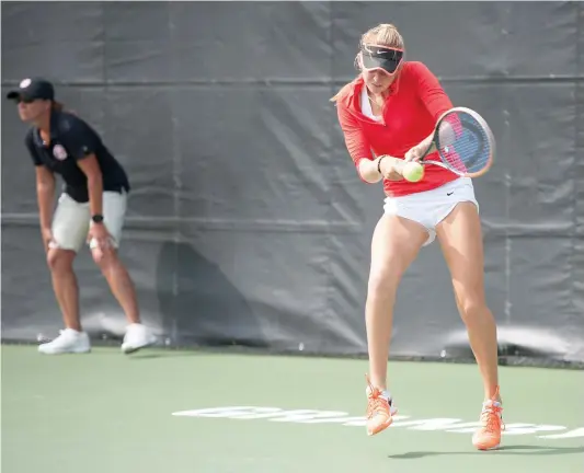  ?? PHOTO SARAH-JADE CHAMPAGNE, COLLABORAT­ION SPÉCIALE ?? La Canadienne Katherine Sebov (photo) l’a emporté contre sa compatriot­e Bianca Andreescu au terme d’un match de 2 h 16 disputé sur un court secondaire.