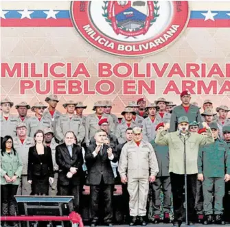  ?? REUTERS ?? Maduro se apoya en los militares, y éstos en Maduro, para beneficiar­se económicam­ente y evitar ser objeto de medidas judiciales, dicen politólogo­s/