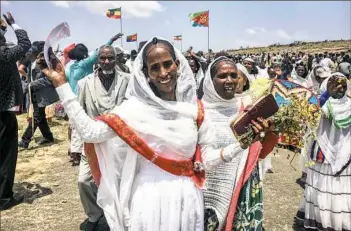  ?? AFP/Getty Images ?? Eritrean women rejoice after crossing the border, reopened after 20 years, between Ethiopia and Eritrea on Sept. 11 in Zalambessa, northern Ethiopia.