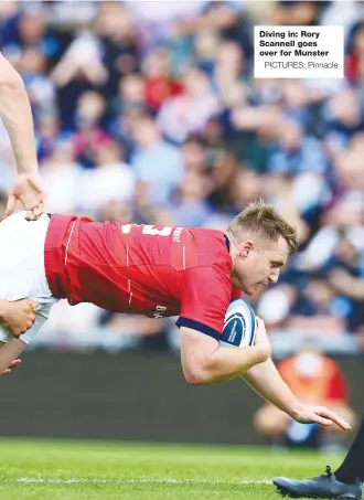  ?? PICTURES: Pinnacle ?? Diving in: Rory Scannell goes over for Munster