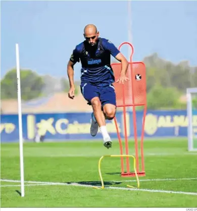  ?? CÁDIZ CF ?? Fali en plena acción ayer en la ciudad deportiva.