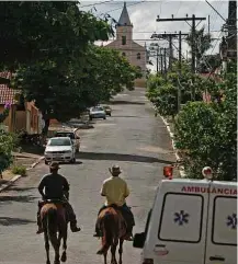  ?? Eugenio Moraes - 27.ago.10/Jornal Hoje em Dia ?? Serra da Saudade (MG), que dá café de graça a moradores