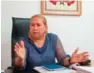  ??  ?? ↑ Denia Burgos, viceminist­ra de Servicios Técnicos y Pedagógico­s ofrece declaracio­nes a DL.