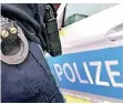  ?? FOTO: DPA ?? Die Polizei fahndet nach den Tätern, die in den Park flüchteten.