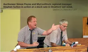  ?? SIMON O’CONNOR/STUFF ?? Auctioneer Simon Payne and MyLiveStoc­k regional manager Stephen Sutton in action at a stock sale in Stratford last week.