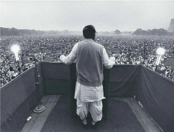  ?? SAIBAL DAS/ www. indiatoday­images. com ?? From 1977 to 2000, Jyoti Basu served as thechief minister of West Bengal. He is seen addressing a rally in Kolkata in 1988, a time when Communist rule reached its zenith