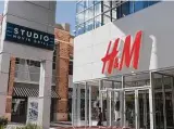  ?? Clayton McKee ?? Fashion chain H&M is among the stores at CityCentre. Midway, the developer, wants to offer compelling experience­s for shoppers.