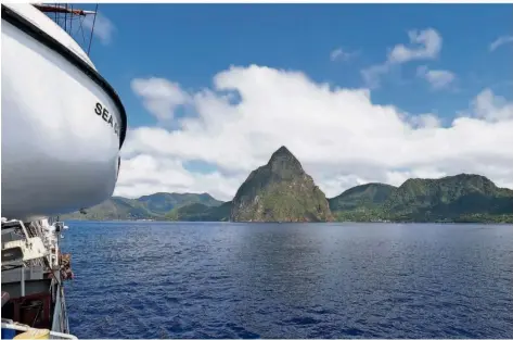  ?? FOTOS (4): RAINER HAMBERGER ?? Ein letzter Blick zurück: Die Seacloud verlässt die Insel St. Lucia.