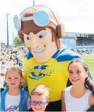  ?? ?? Captain Hurricane, pictured with Niamh, Connor and Ella Williams, was a hit with fans when the team last played at Levin Domain in 2019.