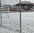  ?? Foto: Manuel Wenzel ?? Schneebede­ckt präsentier­t sich der Platz des TSV Rain.