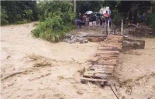  ?? ARCHIVO LISTÍN DIARIO ?? Protesta. Cientos de personas reclamaron ayer ayuda de las autoridade­s edilicias tras perder viviendas y ajuares a causa de los huracanes Irma y María.