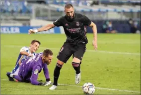  ??  ?? Karim Benzema moet alsnog voor de rechter verschijne­n vanwege zijn aandeel in de afpersings­zaak rond Mathieu Valbuena. (Foto: Goal)