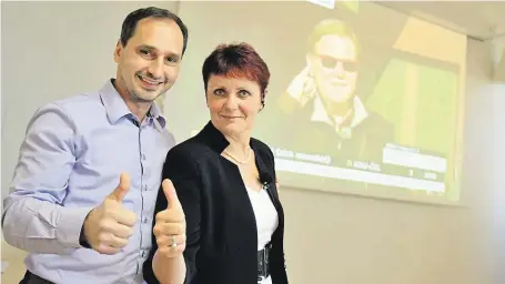  ?? Pro mě byla motivace, říká Anna Hubáčková. Na snímku je s krajským zastupitel­em za KDU-ČSL Romanem Celým. FOTO MAFRA A. VAVRÍKOVÁ ?? Jít proti Škromachov­i