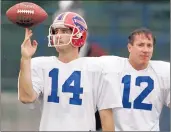  ?? BILL SIKES/AP ?? Frank Reich (14), now the coach of the Colts, at Bills practice with Jim Kelly in 1994.