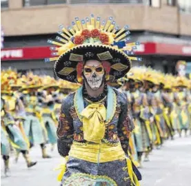  ?? EL PERIÓDICO ?? Desfile de comparsas del Carnaval de Badajoz.