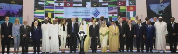  ?? — AFP ?? RIYADH: US President Donald Trump and Saudi Arabia’s King Salman bin Abdulaziz pose for a group photo will members of various delegation­s during the inaugurati­on of the Global Center for Combating Extremist Ideology yesterday.