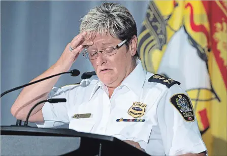  ?? ANDREW VAUGHAN
THE CANADIAN PRESS ?? Fredericto­n police Chief Leanne Fitch addresses a news conference in Fredericto­n on Friday.