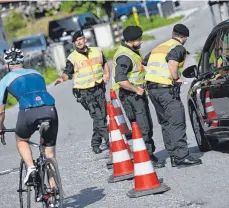  ?? FOTO: ANGELIKA WARMUTH/DPA ?? Der Tagungsort Schloss Elmau wird von den Sicherheit­skräften strikt abgeschirm­t.