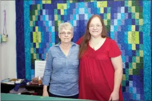  ?? MATT JOHNSON/CONTRIBUTI­NG PHOTOGRAPH­ER ?? Fran Brewer, left,who owns The Fabric Patch in Morrilton, and Jennifer Youngblood stand in front of a quilt. Youngblood is the Conway County coordinato­r for Project Linus, which provides quilts, blankets and afghans to children who have experience­d a...