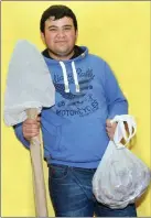  ??  ?? Micheál Griffin from Glenbeigh with the shovel and a bag of Tom B’s potatoes that he won for guessing the weight and number of criocháns in a sack.