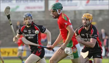  ??  ?? Kevin Ryan (Rapparees) racing away from Rory Jacob and Eoin Moore of Oulart-The Ballagh in the SHC game.