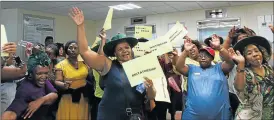  ?? Picture: MICHAEL PINYANA ?? GOT A BEEF: Department of rural developmen­t and agrarian reform workers protest at their main office, the Dukumbana building, in Bhisho