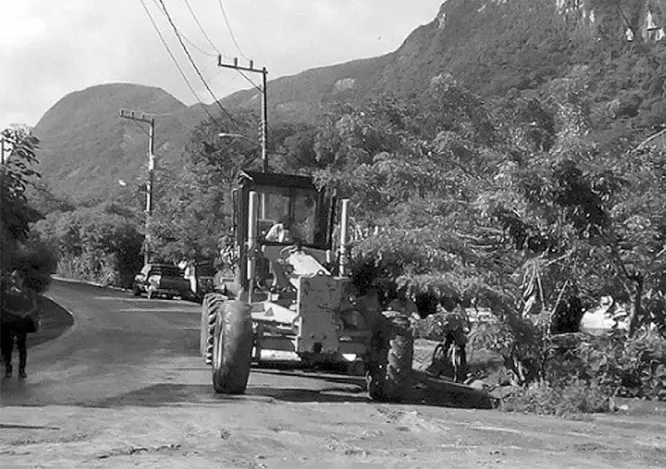  ??  ?? Con el apoyo de la Federación y el Estado, se construirá una carretera que solicitaro­n por 45 años, pero que ahora se espera se haga realidad. José Luis Martínez