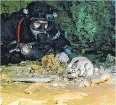  ?? FOTO: HO/AFP ?? In dem Höhlensyst­em auf der Halbinsel Yucatán stieß Robert Schmittner auch auf menschlich­e Überreste.