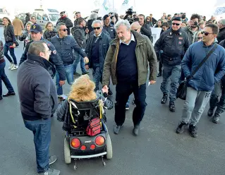  ??  ?? Così meno di un anno faLa protesta dei malati gravi davanti alla presidenza della Regione