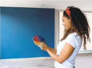  ?? GETTY IMAGES ?? Bold wall colors are becoming popular. “They introduce fun into spaces — and we all need some fun in our lives,” interior designer Sharon Flatley said.