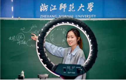  ?? (CNSPHOTO) ?? A college graduate attends a job interview through a livestream platform in Zhejiang Normal University, Zhejiang Province, on May 16