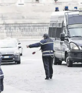  ?? MATTEO NARDONE / ZUMA PRESS ?? Control policial en Roma.